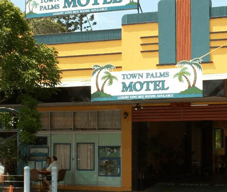 Town Palms Motel - Accommodation Main Beach