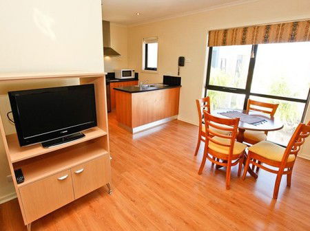 Aquarius Apartments - Accommodation Main Beach 1