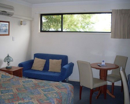 Waterford Motor Inn - Accommodation Main Beach 1