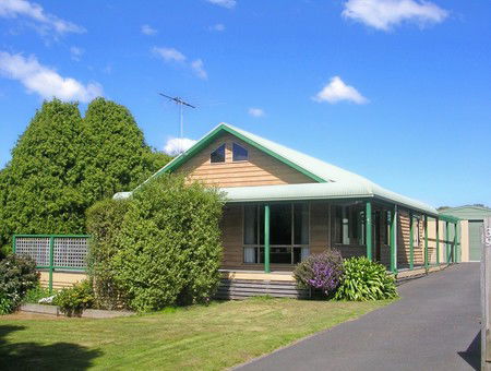 Black Dolphin Seaside Cottage - Accommodation Main Beach 0