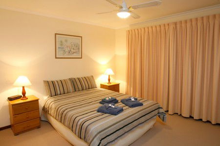 Black Dolphin Seaside Cottage - Accommodation Main Beach 1