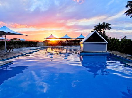 Oaks Waterfront Resort - Accommodation Main Beach 0