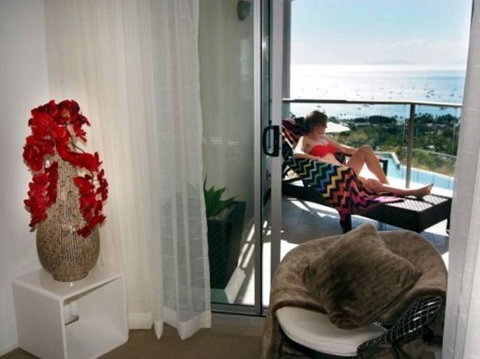 Airlie Searene Apartments - Accommodation Main Beach 3