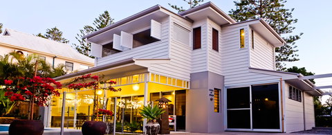 Aaman & Cinta Villa - Accommodation Main Beach 0