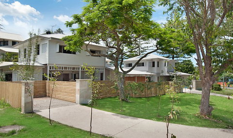 Aaman & Cinta Villa - Accommodation Main Beach 3