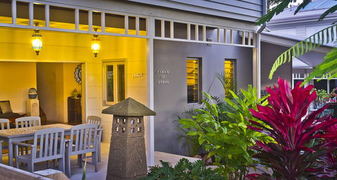 Aaman & Cinta Villa - Accommodation Main Beach 5