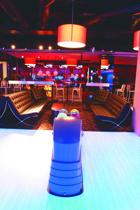 Strike Bowling Bar - Chapel - Accommodation Main Beach 3