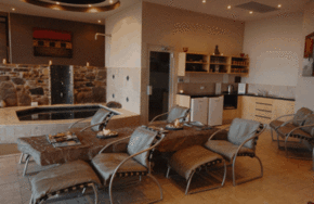 Breathtaker On High Spa Retreat - Accommodation Main Beach 1