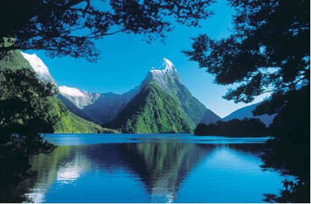 APT - Accommodation Main Beach 0