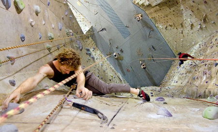 Cliffhanger Climbing Gym - Accommodation Main Beach 2