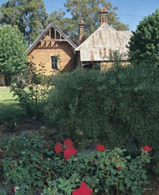 Heritage Rose Garden - Accommodation Main Beach 0