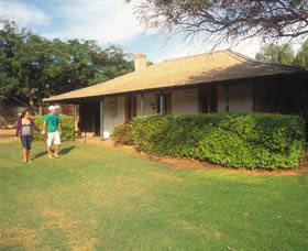 Russ Cottage - Accommodation Main Beach 0