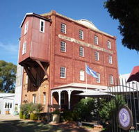 The York Mill - Accommodation Main Beach