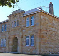 Memorial Hall - Accommodation Main Beach