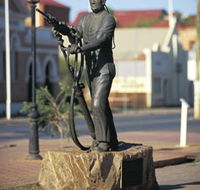 Miners Monument - Accommodation Main Beach