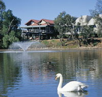 White Swans - Accommodation Main Beach