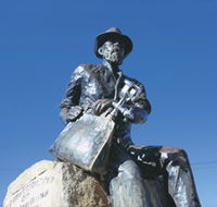 Paddy Hannans Statue - Accommodation Main Beach