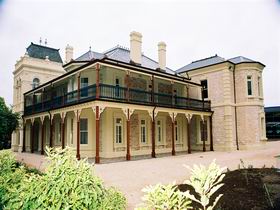  Accommodation Main Beach