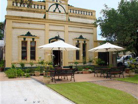 Domain Day - Accommodation Main Beach 0
