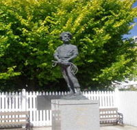 Alexander Cameron Statue - Accommodation Main Beach