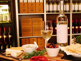 One Planet Cellars - Accommodation Main Beach 0