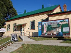 Sheffield TAS Accommodation Main Beach