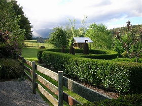 Wychwood Garden & Nursery - Accommodation Main Beach 0