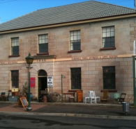 Wildes Antiques - Accommodation Main Beach