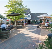 George Harcourt Inn - Accommodation Main Beach
