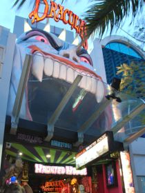 Draculas Haunted House - Accommodation Main Beach 0