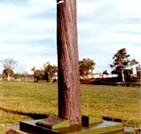 The Flood Memorial or The Stump - Accommodation Main Beach