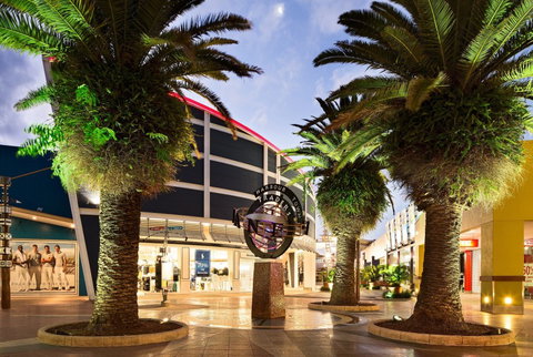 Harbour Town Outlet Shopping Centre - Accommodation Main Beach 0