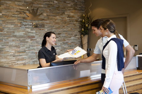 Harbour Town Outlet Shopping Centre - Accommodation Main Beach 2