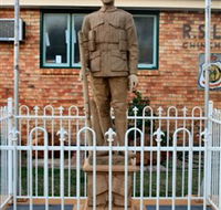 Soldier Statue Memorial Chinchilla - Accommodation Main Beach