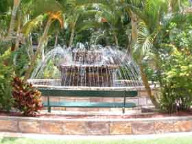 Bauer And Wiles Memorial Fountain - Accommodation Main Beach 0