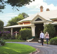 Historical Walk Through Russell Street - Accommodation Main Beach