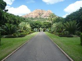 Queens Gardens - Accommodation Main Beach 0