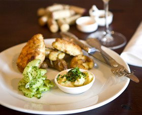 Jones Winery & Vineyard Cafe - Accommodation Main Beach 3