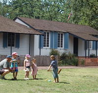La Trobe's Cottage - Accommodation Main Beach