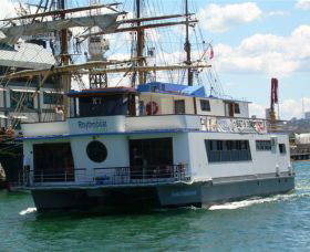 Rhythmboat Cruises - Accommodation Main Beach 1