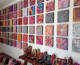 Bouddi Gallery - Contemporary Aboriginal Art - Accommodation Main Beach 1