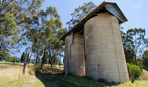 Migrant Heritage Walk - Accommodation Main Beach 2
