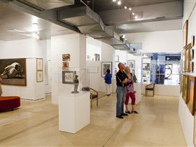 Bay Discovery Centre Museum - Accommodation Main Beach 2
