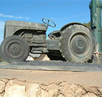 Ferguson Tractor Monument - Accommodation Main Beach