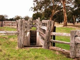 Wiese's Horse Dip - Part Of Historic Drive - Accommodation Main Beach 0