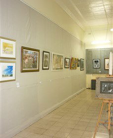 Outback Arts Gallery - Accommodation Main Beach 0
