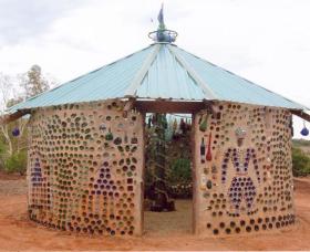 Aladdins Cave Bottlehouse - Accommodation Main Beach 0