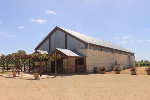 Penley Estate - Accommodation Main Beach 6