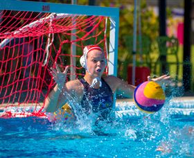 WAVES - Accommodation Main Beach 3