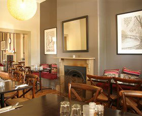 Gerry's @ The Commercial Hotel - Accommodation Main Beach 1